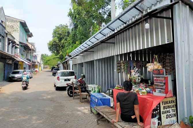 LEBIH BAIK: Disperindag Kabupaten Pasuruan menyediakan delapan kios baru untuk pedagang di sekitar Ruko Terminal Pandaan. (Foto: Rizal Fahmi Syatori/Jawa Pos Radar Bromo)