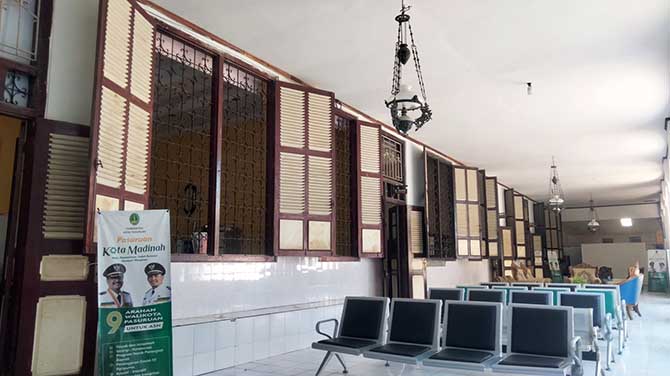 MASIH UTUH: Bagian depan gedung SMPN 1 Pasuruan. (Foto: M Busthomi/Jawa Pos Radar Bromo)