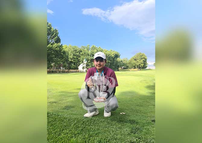 ON FIRE: Achmad Fani Nazarrudin bersama trofi yang didapatnya dari turnamen golf junior di USA. (Dok. Pribadi)