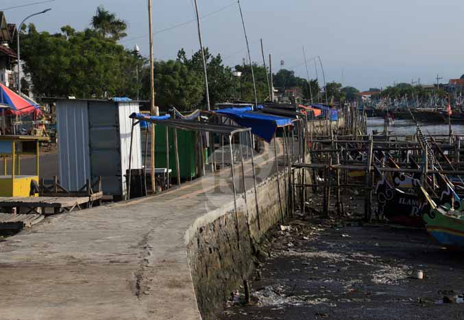 BAKAL DIPERBAIKI: Trotoar yang ada di Pelabuhan Pasuruan. (Foto: M Zubaidillah/Jawa Pos Radar Bromo)