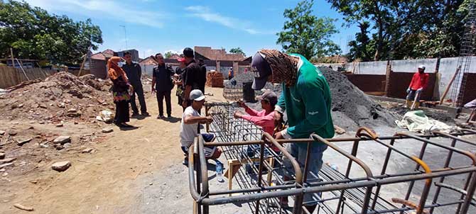 TERUS DIKEBUT: Proyek pengerjaan revitalisasi Pasar Randu Pangger.