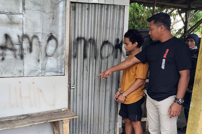 DITAHAN: Zaenal Arifin, ditahan di Mapolsek Leces, setelah berusaha membobol bengkel motor di Desa Jorongan, Kecamatan Leces. (Polsek Leces for Radar Bromo)