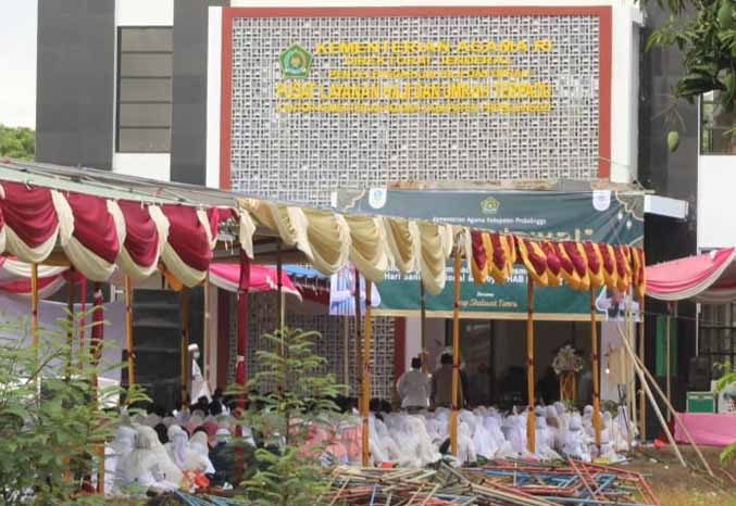 KANTOR BARU: Suasana peresmian gedung PLHUT Rabu (26/10) pagi. (Foto: Agus Faiz Musleh/Jawa Pos Radar Bromo)
