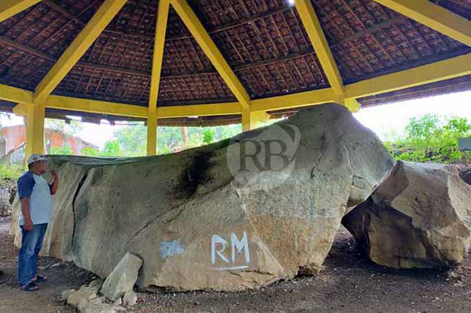 WISATA RELIGI: Petilasan Batu Rantai yang hingga kini dipercaya jadi tempat rapat para sayid. Kondisinya masih terjaga sampai sekarang. (Foto: Rizal F Syatori/Jawa Pos Radar Bromo)