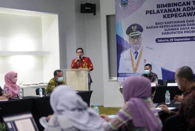 RESMI DIBUKA: Kepala BKPSDM Kabupaten Probolinggo Hudan Syarifudin, S.Sos., M.Si. membuka acara bimtek. (Zainal Arifin/ Radar Bromo)
