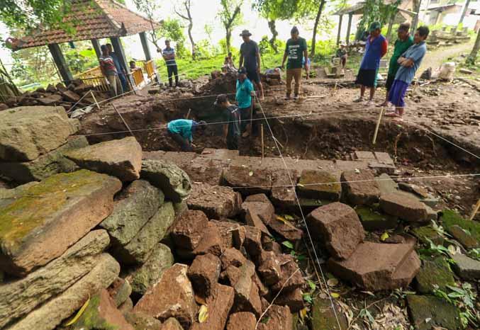 BELUM SELESAI: Ekskavasi yang dilakukan BPBC di candi Sukoreno. (Foto: Dok. Radar Bromo)