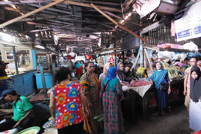 Pasar Baru yang belakangan ini pedagang kerap kecolongan. (Arif Mashudi/Radar Bromo)