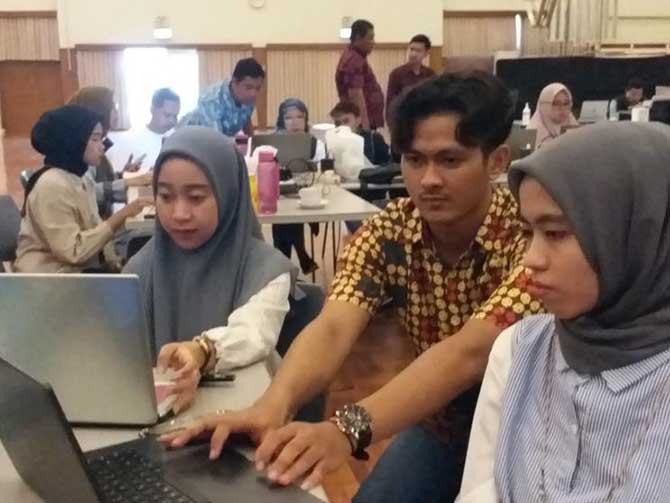 DIGITAL: Pelaku UMKM di Kabupaten Probolinggo dilatih pemasaran digital. Mereka diharapkan dapat menembus pasar internasional.