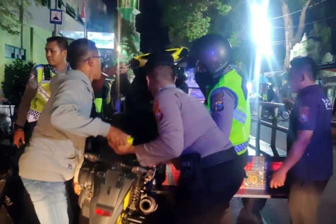Salah satu motor yang diamankan petugas saat menggelar razia. (Satlantas Polres Probolinggo Kota for Jawa Pos Radar Bromo)