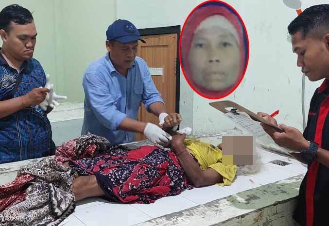 TEWAS: Petugas mengidentifikasi jenazah Aya Sumarto (Foto inset semasa hidup) yang ditemukan tewas di bawah kasur rumahnya, kemarin (29/12). (Foto: Rizky Putra Dinasti/Jawa Pos Radar Bromo)