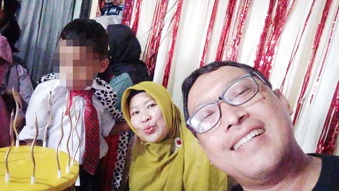 DITINGGAL PAS SAYANG-SAYANGE: Pasutri Sukesi Kumalasari dan Bagus Setiawan saat bersama Ptr. Kini, Ptr dikembalikan ke orang tuanya usai dirawat sejak baru dilahirkan sampai usia 3,5 tahun.