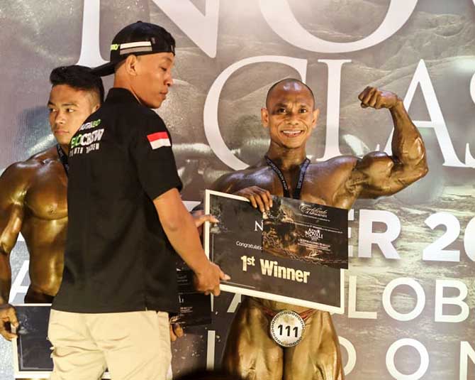 BELUM HABIS: Misnadi dengan medali emas Adya Novali Classic 2022 dari kelas binaraga 70 kilogram.