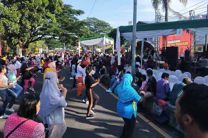 RAMAI: Suasana car free day di Pandaan. (Foto: Rizal F Syatori/Jawa Pos Radar Bromo)