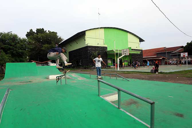 LEBIH LAYAK: Kondisi skatepark di kawasan GOR A Yani yang sudah memadai untuk atlet-atlet skateboard di Kota Probolinggo. (Zainal Arifin/ Radar Bromo)