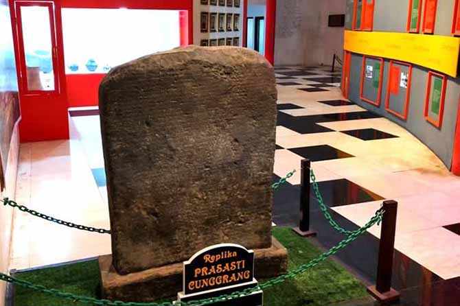 KIAN DITAMBAH: Salah satu koleksi di Museum Kabupaten Pasuruan. (Foto: Dok. Radar Bromo)