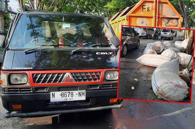MACETKAN JALAN: Pikap yang terguling. Inset, karung berisi cabai yang berhamburan di Jalan Pahlawan usai pikap yang membawa muatan ini terguling. (Foto: Fahrizal Firmani/Jawa Pos Radar Bromo)