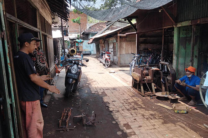 Salah satu sudut pasar persatuan Kota Pasuruan atau pasar loak. (Muhamad Busthomi/Radar Bromo)