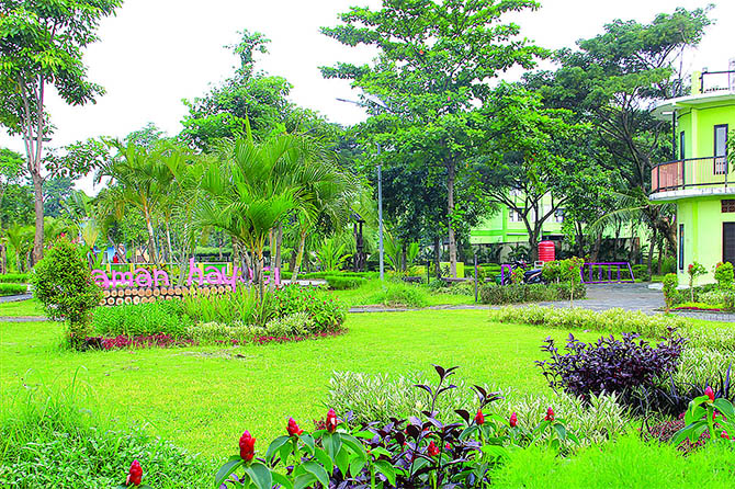 PERAWATAN: Taman Hayati di Kelurahan Petahunan dirawat. (Mukhamad Rosyidi/Radar Bromo)