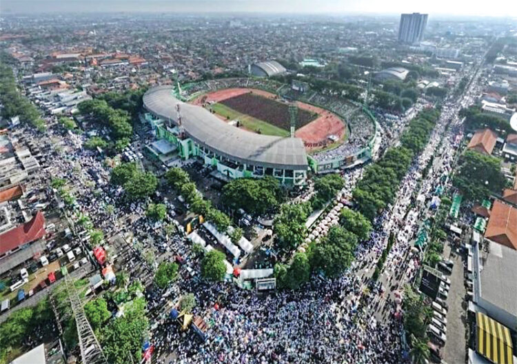 Stadion Delta Sidoarjo yang dipenuhi nahdliyin di puncak harlah 1 Abad NU. (Panitia 1 Abad NU)
