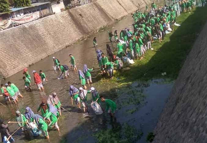 SERING DIBERSIHKAN: Sungai Kertosono yang kerap meluber saat musim hujan. (Foto: Istimewa)