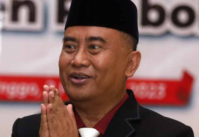SIAP BEKERJA: Ugas Irwanto yang resmi menjadi sekda Kabupaten Probolinggo, (Foto: Zainal Arifin/Jawa Pos Radar Bromo)
