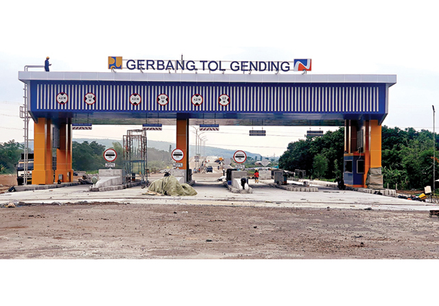 Pintu tol Gending yang sudah berdiri. (Jawa Pos)