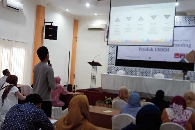 DORONG MELEK DIGITAL: Suasana pelatihan “Digital Transformation and Strengthening Resilience of SME’s. Program itu digagas Komunitas Averroes dengan didukung oleh Sampoerna Untuk Indonesia (SUI) dan Pemerintah Daerah.