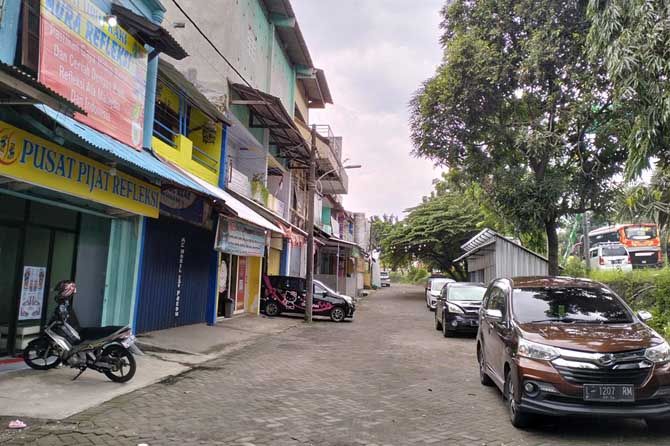 Kawasan ruko terminal Pandaan. Utang sewa penghuni ruko setempat kini tembus Rp 6 M lebih. (Rizal Syatori/ Radar Bromo)