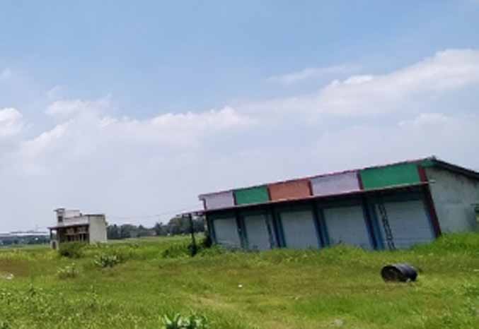 BELUM OPERASIONAL: Pasar Desa Raci yang belum beroperasi. Pasar ini sudah pernah mendapat gelontoran anggaran dari Pemkab Pasuruan.