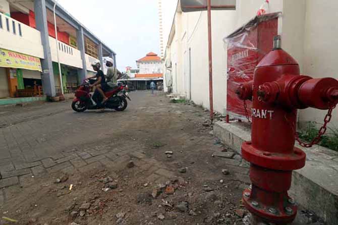 MASIH BERFUNGSI: Hidran yang terpasang di Pasar Poncol. (Foto: M Zubaidillah Jawa Pos Radar Bromo)