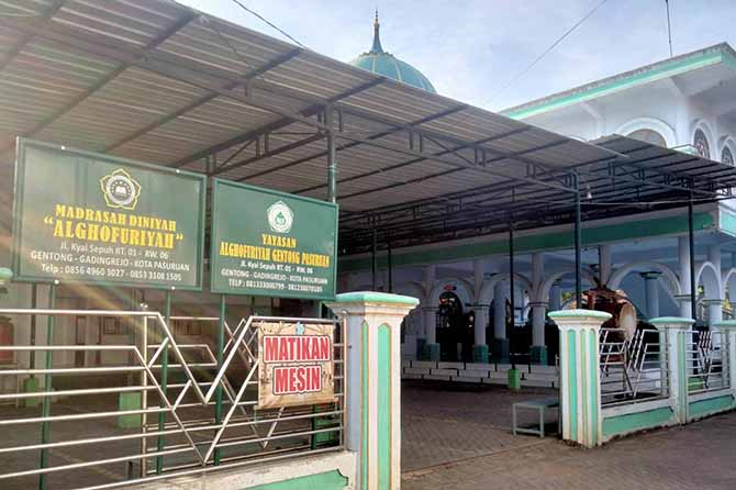 Masjid Al Ghofuriyah di Kelurahan Gentong yang menjadi bukti peninggalan Kiai Sepuh. (Foto: Muhamad Busthomi/Jawa Pos Radar Bromo)