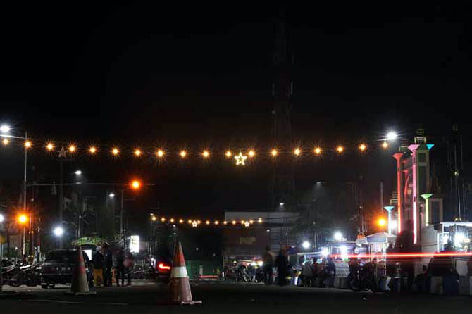 PERLU DIAWASI: Suasana di Alun-alun Pasuruan saat malam hari. (Foto: Zubaidillah/Jawa Pos Radar Bromo)