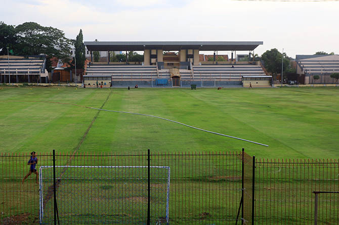 DINILAI LAYAK: Stadion Bayuangga yang rampung direvitalisasi beberapa waktu lalu, berpeluang besar jadi tuan rumah pra porprov. (Zainal Arifin/Radar Bromo)