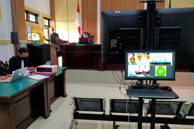 Sidang eks karyawan BPR Persada Guna atau yang dulunya KBPR Kalimasada (Iwan Andrik/ Radar Bromo)