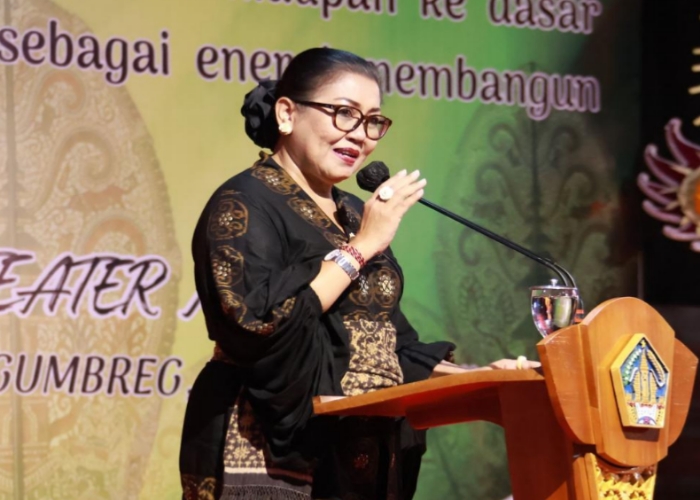 Ny. Putri Suastini Koster.