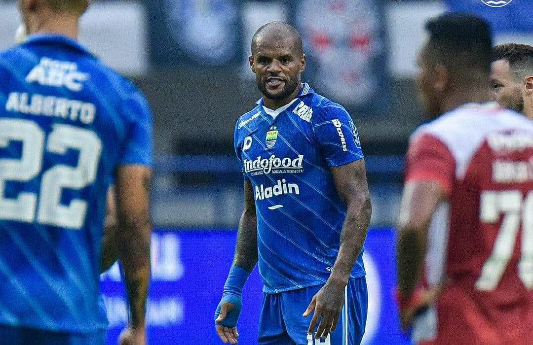 SKOR 1-1: Striker Persib Bandung, David da Silva mencetak gol saat menjamu Madura United pada Liga 1 Indonesia 2023/2024 di Stadion Gelora Bandung Lautan Api, Bandung, Jawa Barat, Minggu (2/7).