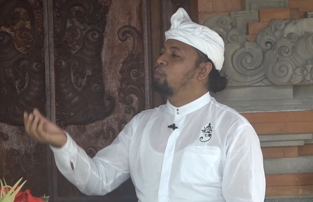 Penekun Lontar Ida Bagus Made Baskara