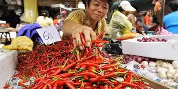 BAPOK: Hujan yang turun sejak tiga hari belakangan belum berpengaruh terhadap harga bapok (bahan pokok) yang dijual di Pasar Badung.