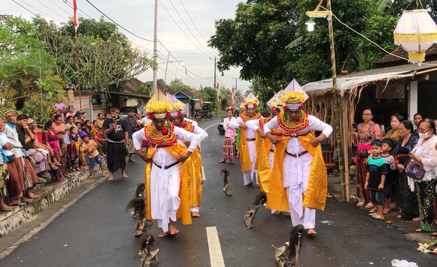 Tari Baris Dadap di Banjar Bebali, Desa Berembeng, Selemadeg, Tabanan saat upacara Ngaben.