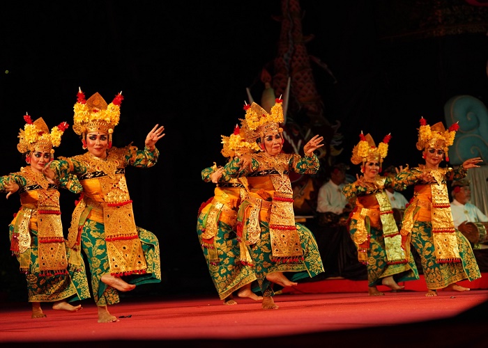UTSAWA: Sekaa Gong Genta Budaya tampil dalam Utsawa Gong Kebyar Legendaris pada PKB XLV 2023, di di Panggung Terbuka Ardha Candra, Taman Budaya Bali (Art Center), Senin (3/7).