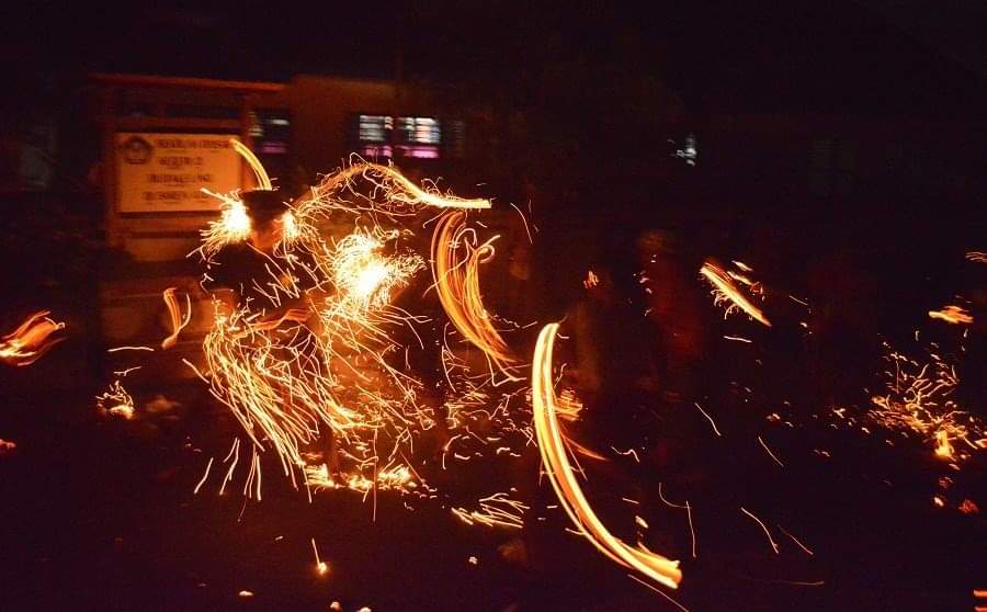 TRADISI UMAT HINDU BALI: Desa Adat Saren, Kecamatan Bebandem, Karangasem, Bali, menggelar Terteran beberapa serangkaian Usaba Dalem.