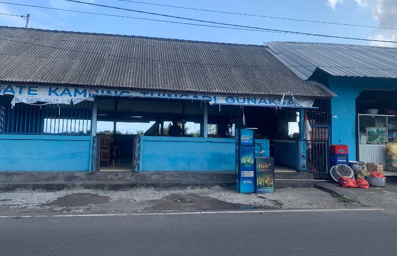 SATE:  Sate kambing Tiingadi dan ayam panggang sere limo RM Rajawali, dua tempat kuliner di Klungkung yang saat ini sedang ramai.