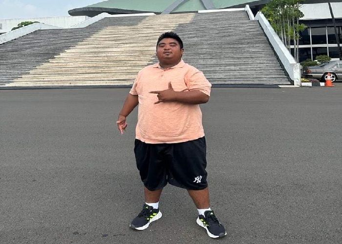 AMOR ING ACINTYA : Momen Tut Herky saat diajak ke Jakarta oleh anggota DPR RI I Nyoman Parta.