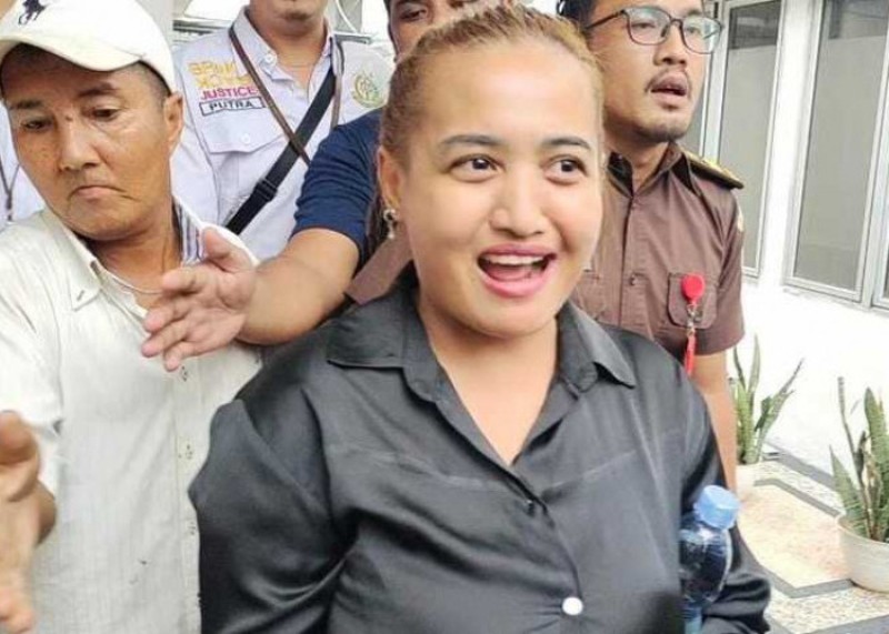 DITAHAN: Lina Mukherjee resmi ditahan, buntut konten makan babi guling viral.