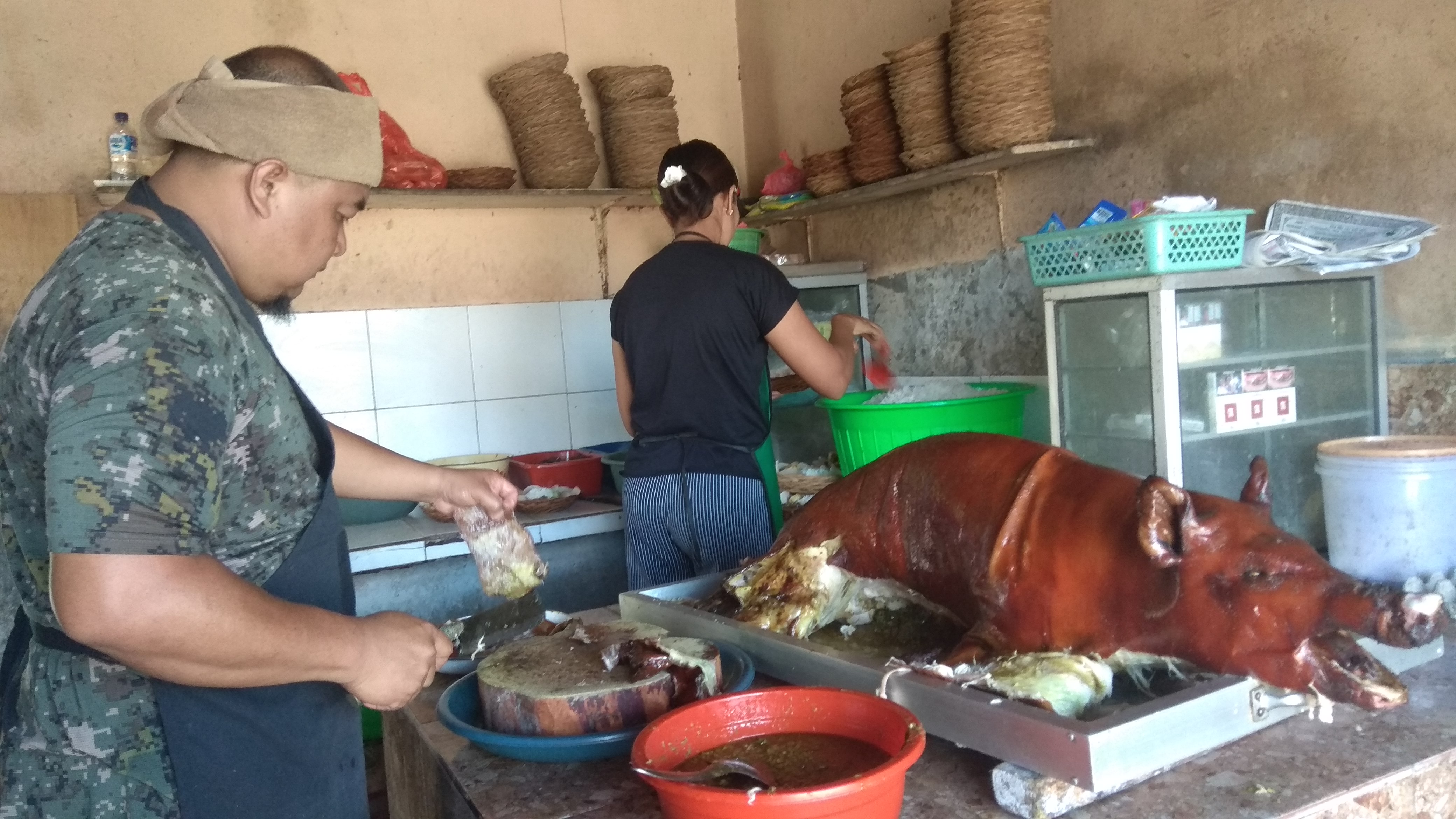 BABI : Suasana warung Babi Guling Pasah di Banjar/Desa Sebatu, Tegallalang, Gianyar.