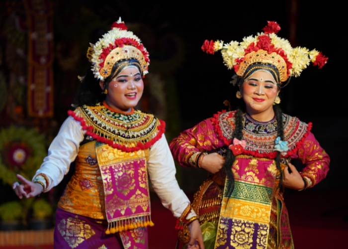 ARJA: Pementasan Parada Arja Klasik oleh Sanggar Senin Mangu Swawa di Kalangan Ayodya - Taman Budaya Bali, Senin (10/7).