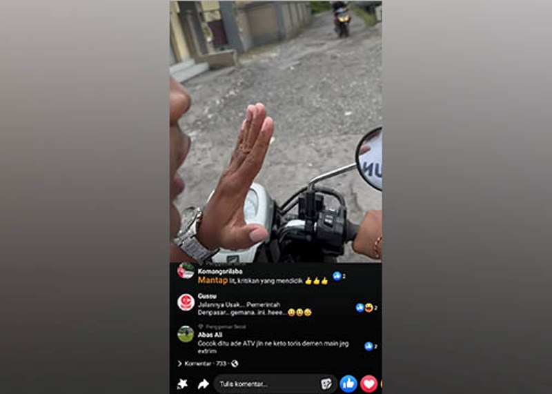 UNCLE MUTU: Tangkapan layar video konten kreator Uncle Mutu di Facebook  yang kocak sekaligus satir. Dia menyindir kondisi jalan Juwet Sari, Griya Anyar, Pemogan  seperti lintasan offroad.
