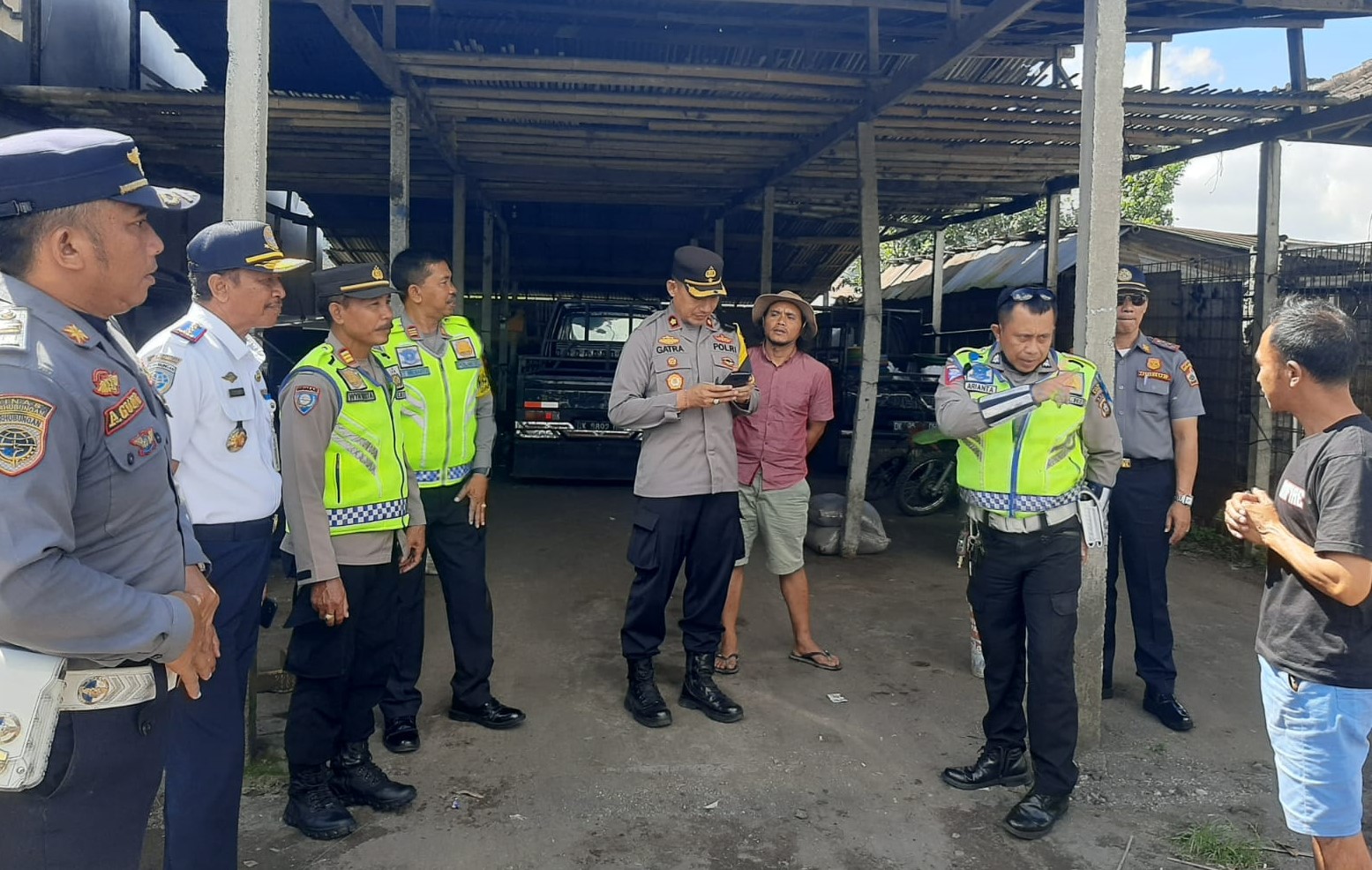 Polres Bangli melaksanakan program Jumat curhat di Desa Songan, Kecamatan Kintamani, Bangli, Jumat 14 Juli 2023.