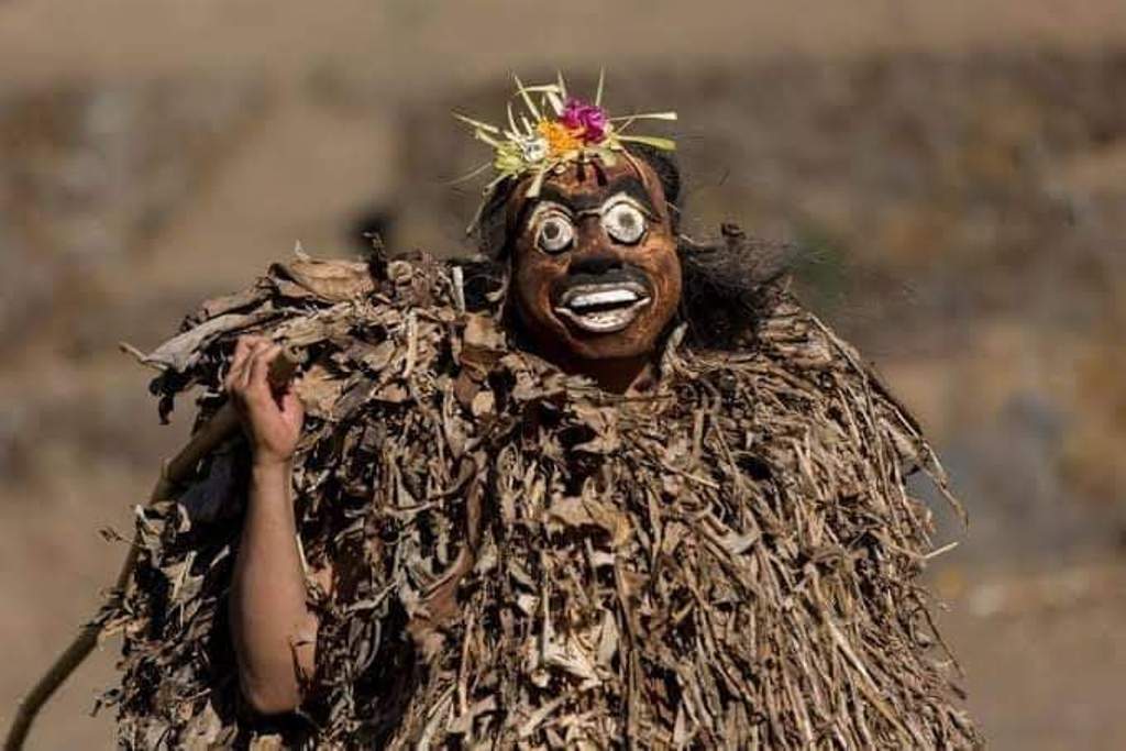 Salah satu teruna saat menarikan Barong Brutuk di Terunyan, Kecamatan Kintamani, Bangli, Bali.