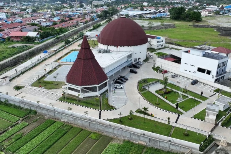 NUANSA PAPUA : Gedung PYCH dibangun dengan megah, bernuansa adat Papua dan mempunyai fasilitas yang lengkap.
